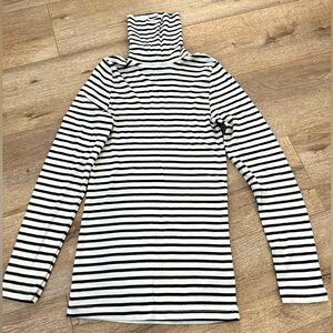 Heavenly soft 7 for all man kind turtle neck top. Size S